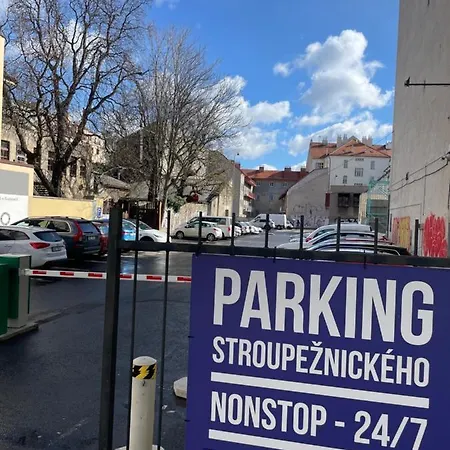 Andel With Terrace Prag